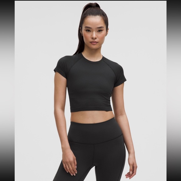 lululemon athletica Tops - Lululemon Athletica Swiftly Tech 2.0 Cropped Tee, Black size 12, NEW